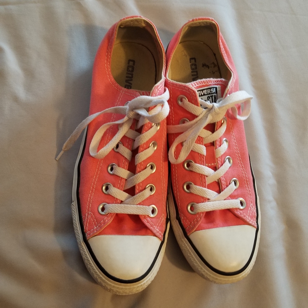 Pink low top converse